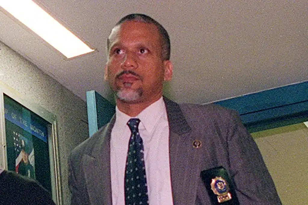 Dans Leur Regard : Que Sont Devenus Les Policiers Responsables ? 4 Dans Leur Regard : Que Sont Devenus Les Policiers Responsables ? 4